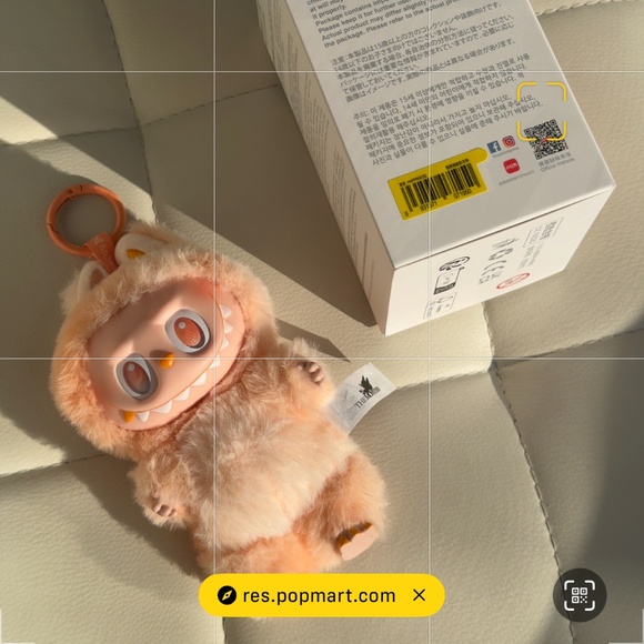 THE MONSTERS Big into Energy Series - Vinyl Plush Pendant HAPPINESS - Picture 6 of 7